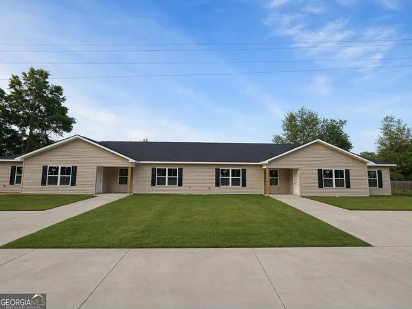 $1,200 | 302 Hawaii Avenue, Unit C, Warner Robins, GA 31093