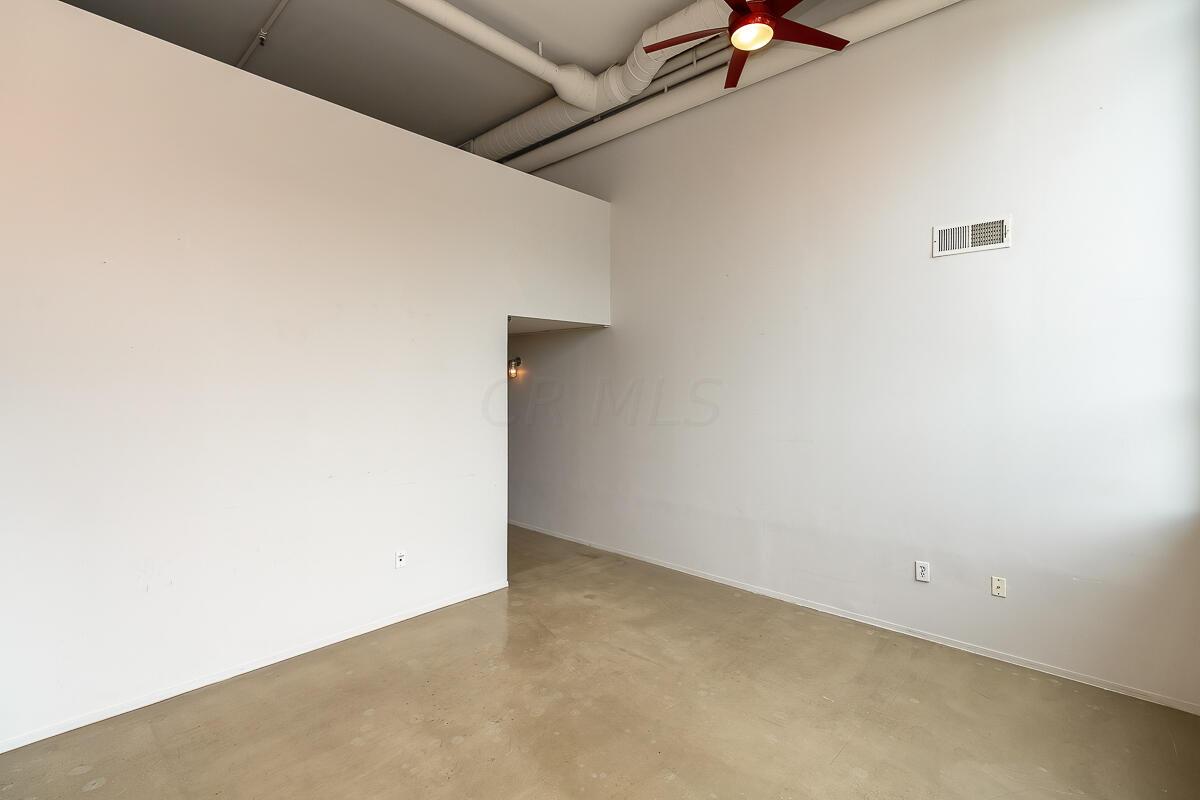 60 East Spring Street, Unit 203 Columbus, OH 43215 - Photo 10 of 40 Living Area