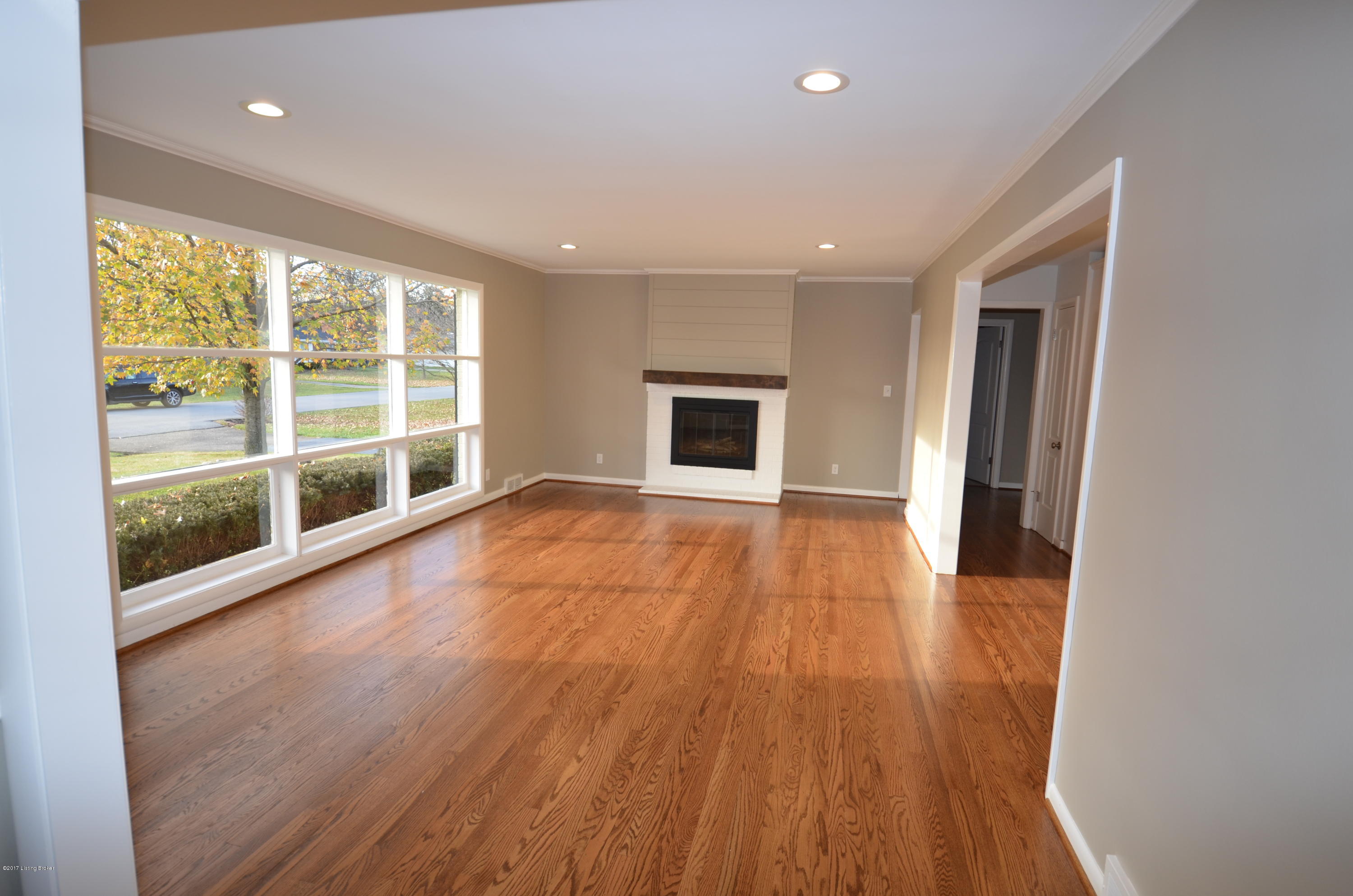 719 Indian Ridge Road Louisville, KY 40207 - Photo 11 of 38 Living Room