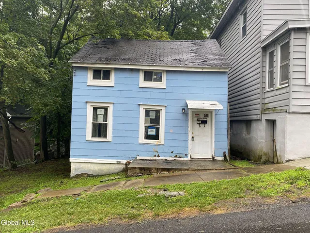 $79,900 | 76 Lawrence Street, Rensselaer, NY 12144
