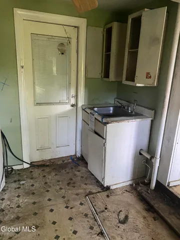 $79,900 | 76 Lawrence Street, Rensselaer, NY 12144