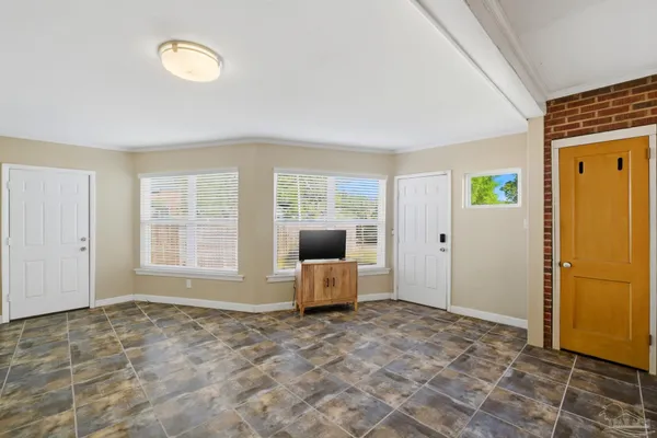 $1,825 | 1618 West Garden Street, Pensacola, FL 32502