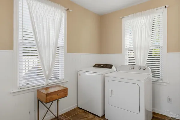 $1,825 | 1618 West Garden Street, Pensacola, FL 32502