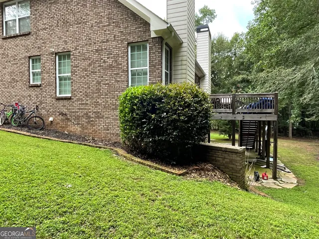 a view of a house with backyard sitting area and garden