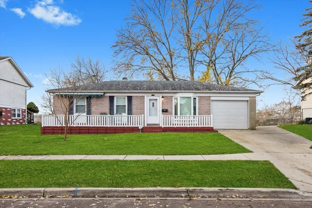 $325,000 | 228 Kosan Circle, Streamwood, IL 60107