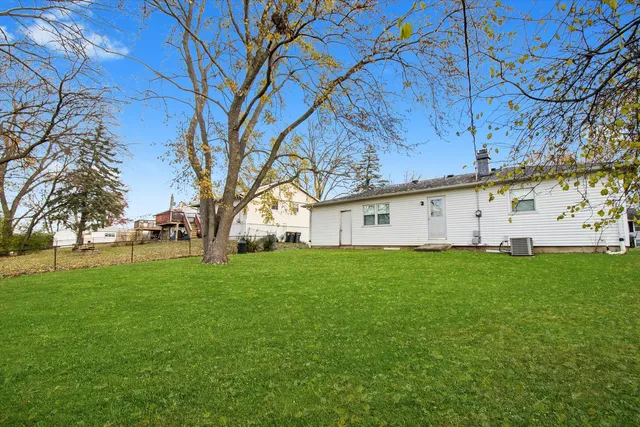 $323,900 | 228 Kosan Circle, Streamwood, IL 60107