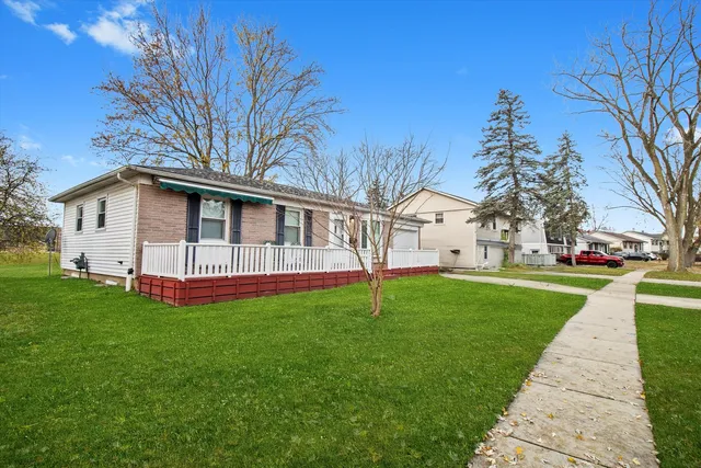 $323,900 | 228 Kosan Circle, Streamwood, IL 60107