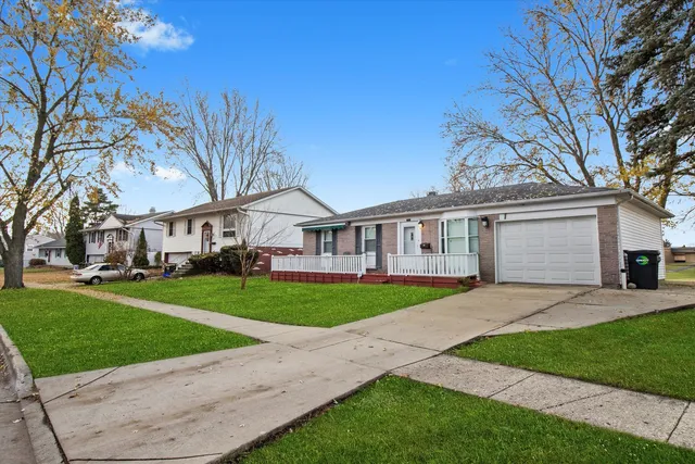 $323,900 | 228 Kosan Circle, Streamwood, IL 60107