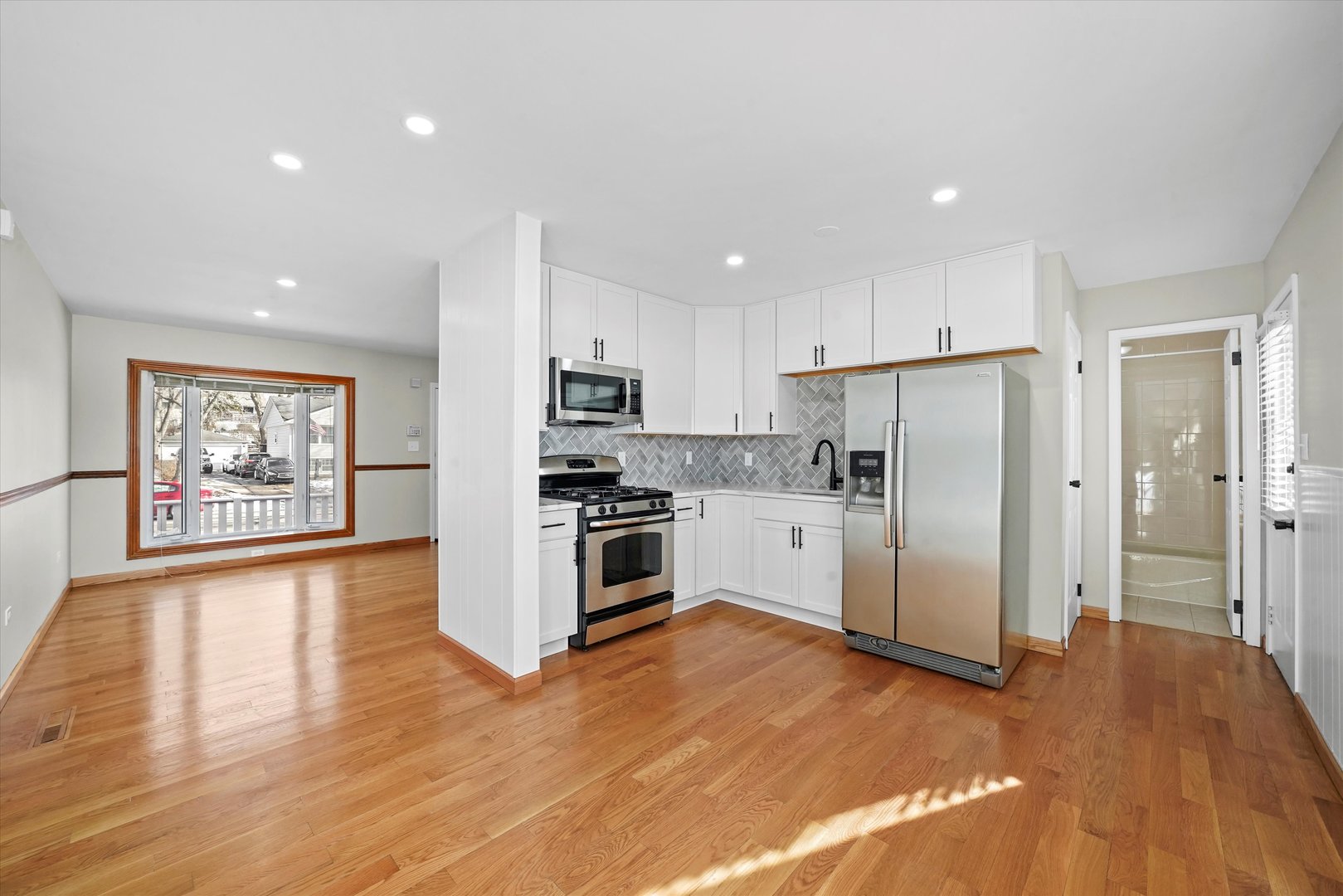 228 Kosan Circle Streamwood, IL 60107 - Photo 4 of 25