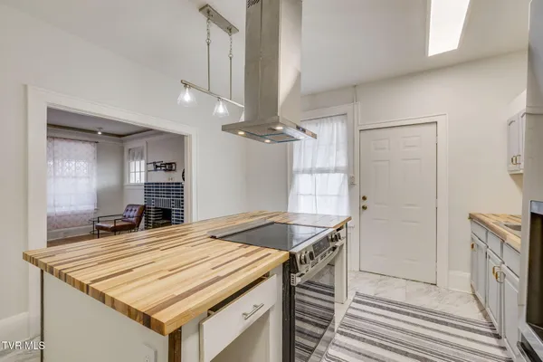 $1,525 | 818 5th Street, Bristol, TN 37620