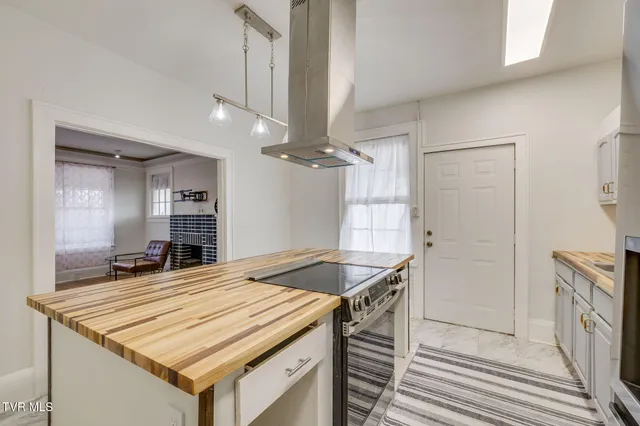 $1,595 | 818 5th Street, Bristol, TN 37620