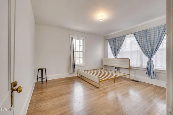 $1,525 | 818 5th Street, Bristol, TN 37620