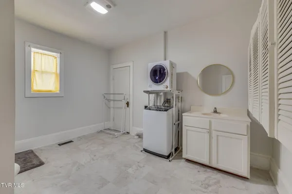 $1,525 | 818 5th Street, Bristol, TN 37620