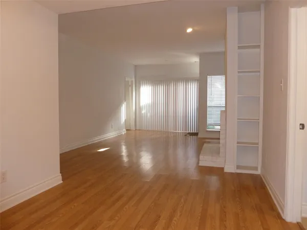$1,800 | 2100 Tanglewilde Street, Unit 377, Houston, TX 77063
