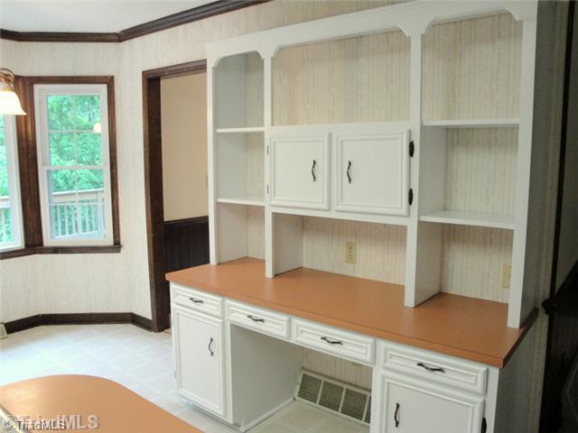 398 Farmstead Road Winston-Salem, NC 27107 - Photo 7 of 16 Kitchen. This built-in desk is the perfect place to keep up with those daily tasks and helps the household organized!!!