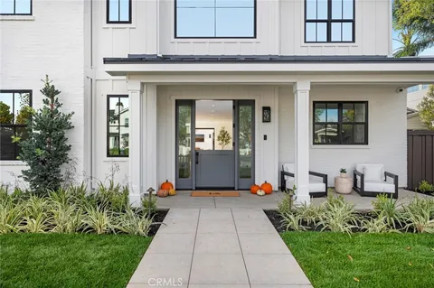 a front view of house with yard