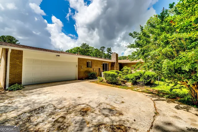 $2,200 | 4342 Riverwood Circle, Decatur, GA 30035