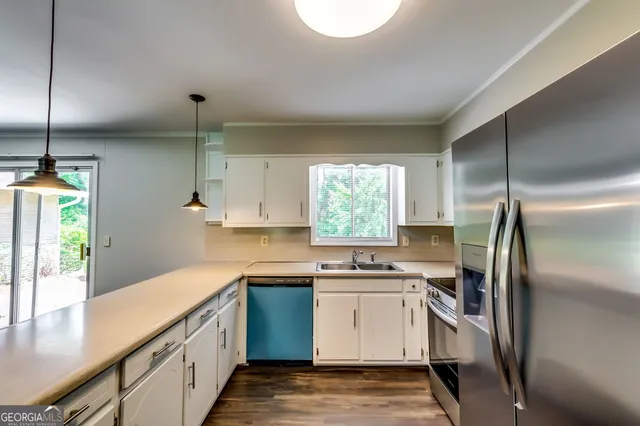 $2,200 | 4342 Riverwood Circle, Decatur, GA 30035