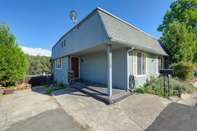 a backyard of a house with plants and trees