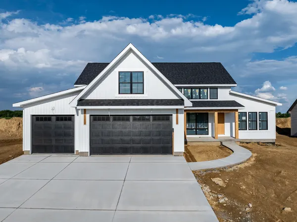 $725,680 | 7131 Black Oak Drive, Bettendorf, IA 52722
