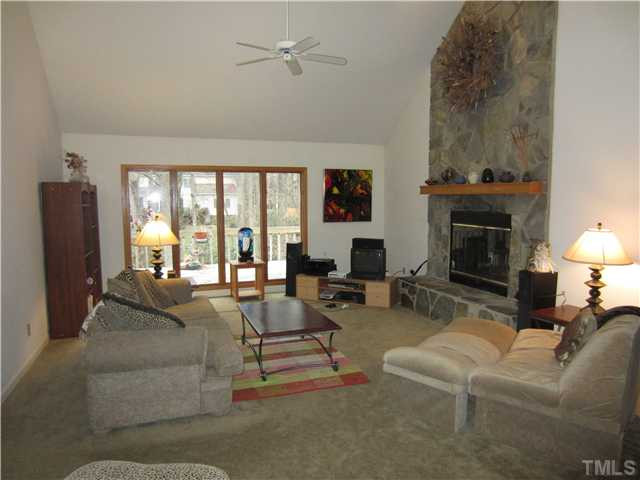 10125 Ethridge Court Raleigh, NC 27615 - Photo 4 of 15 Den/Family/Great Room