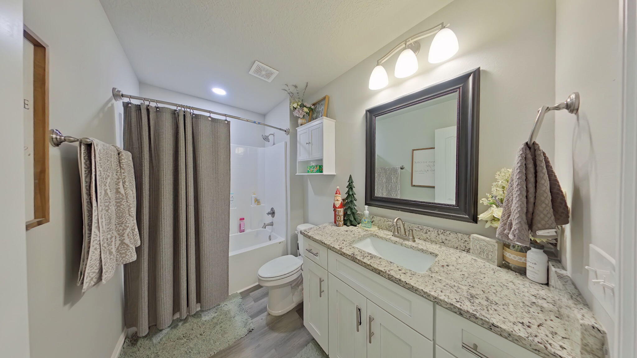 7408 Gordon Evans Road Navarre, FL 32566 - Photo 20 of 30 22-web-or-mls-22 Bathroom