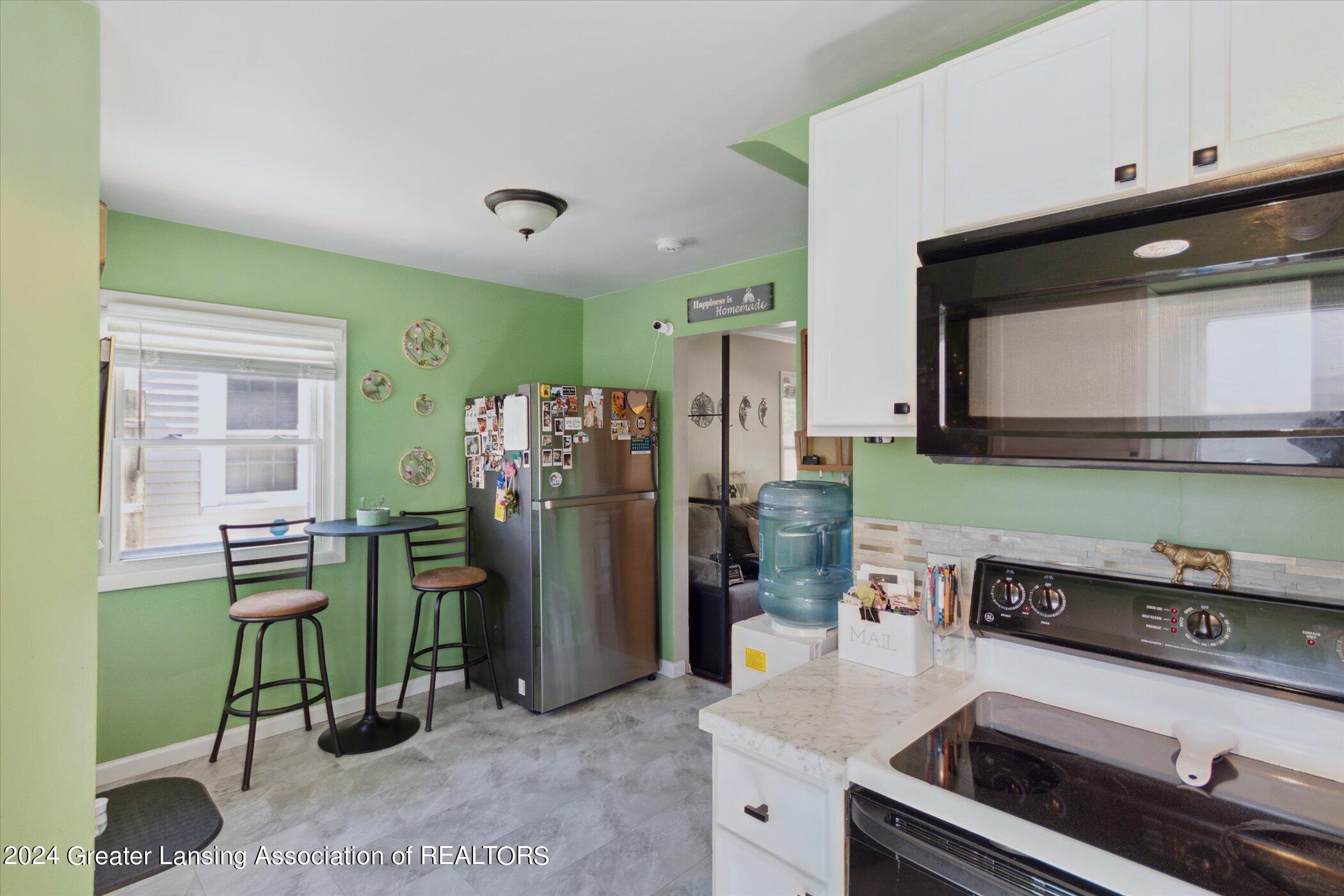 566 Riley Street Lansing, MI 48910 - Photo 10 of 36 11-566-Riley-St-Lansing-MI-48910-WindowS