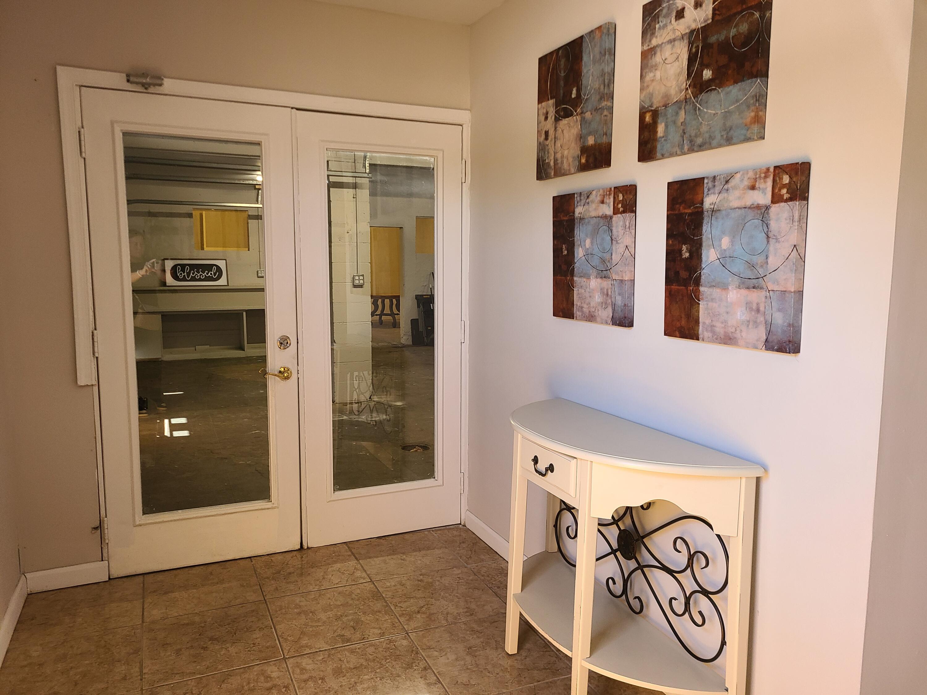 2906 Okeechobee Road Fort Pierce, FL 34947 - Photo 12 of 15 okee12