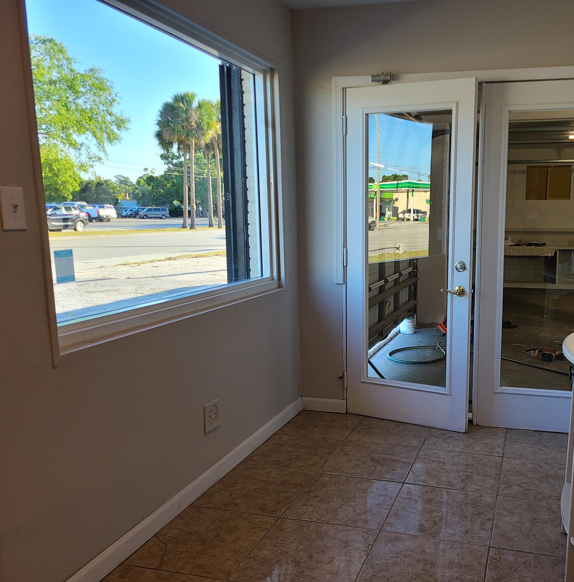 2906 Okeechobee Road Fort Pierce, FL 34947 - Photo 10 of 15 okee1