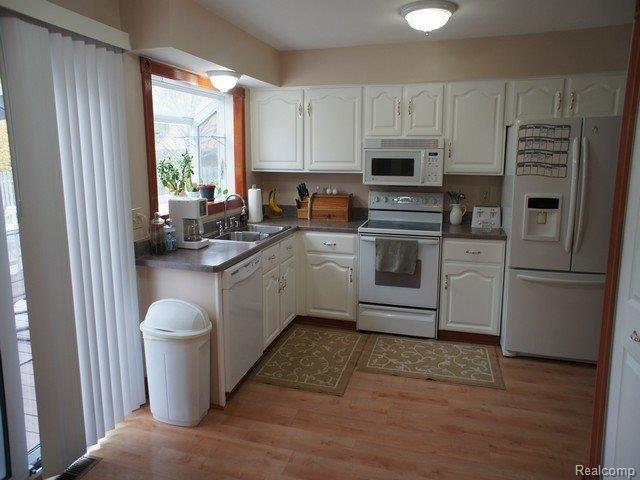 705 Burlington Road Canton, MI 48188 - Photo 8 of 15 DSC04207.JPG