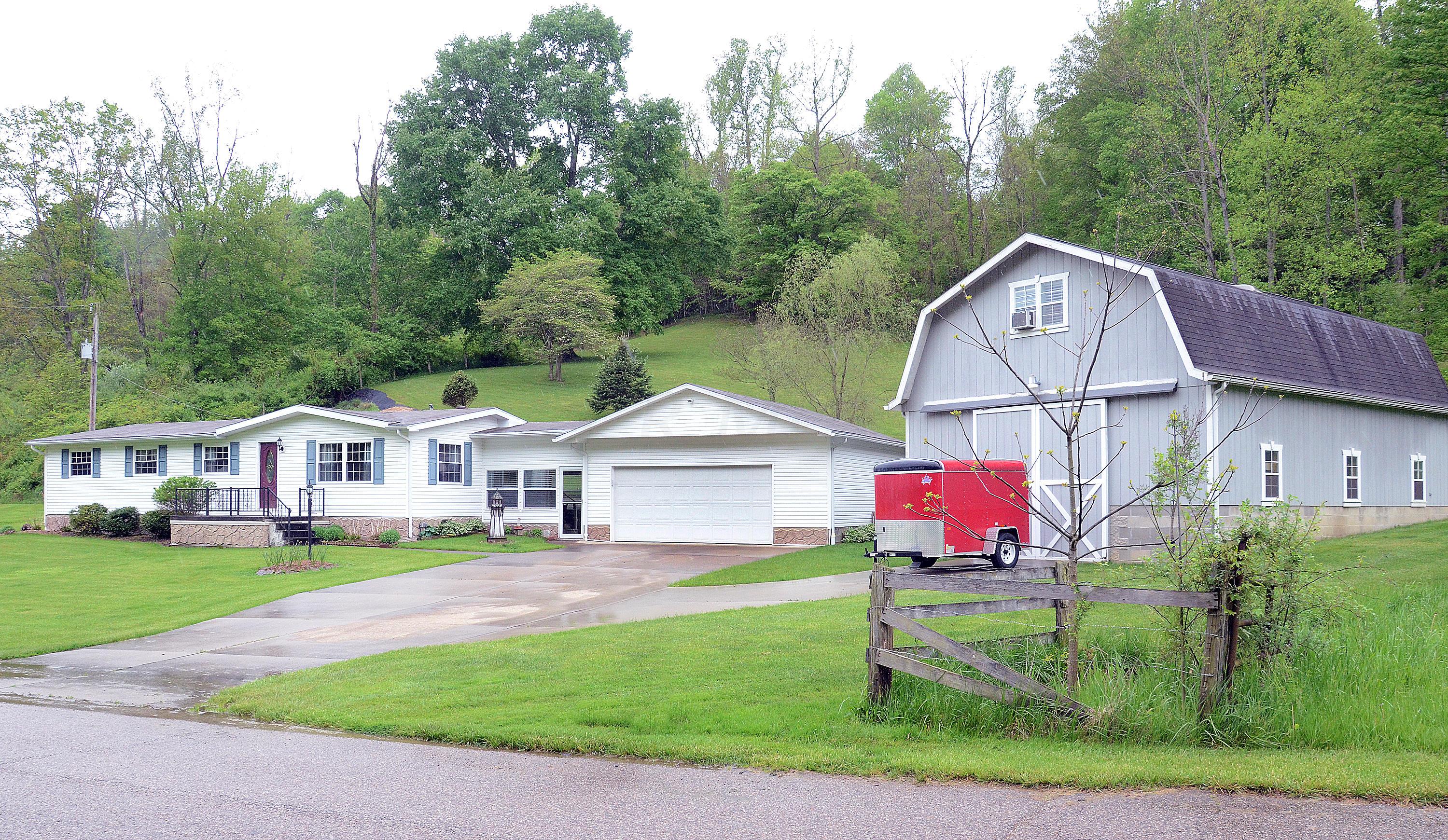 65055 Slaughter Hill Road Cambridge, OH 43725 - Photo 3 of 34