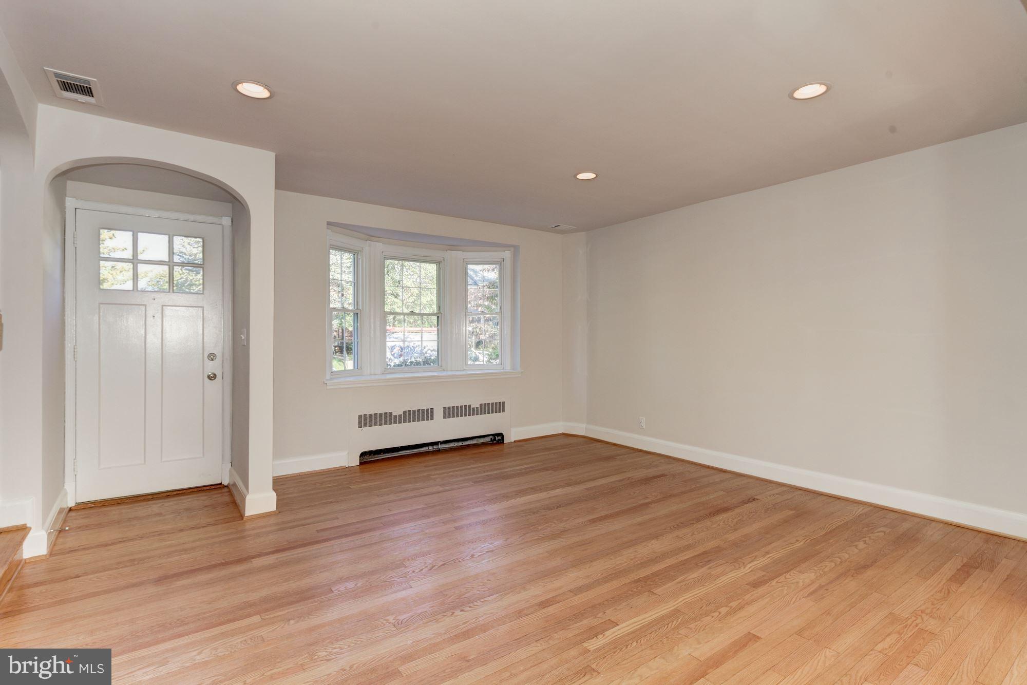 49 Dunkirk Road Baltimore, MD 21212 - Photo 12 of 30 Living Room with offset foyer area