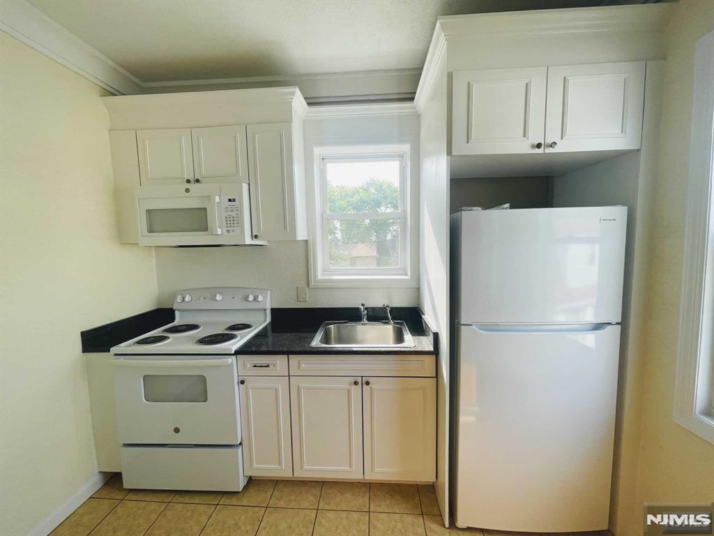 229 Orient Way, Unit 3 Rutherford, NJ 07070 - Photo 2 of 22