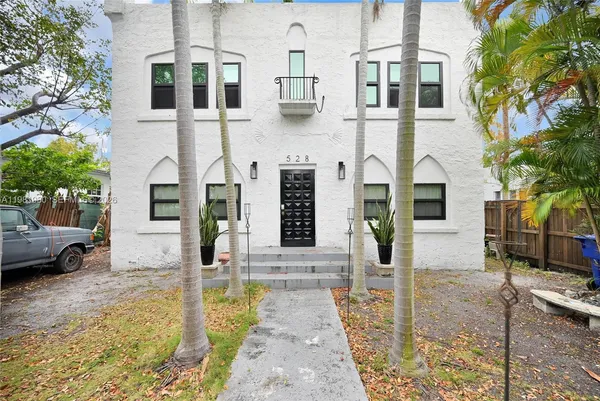 $1,900 | 528 Northwest 47th Street, Unit 2, Miami, FL 33127