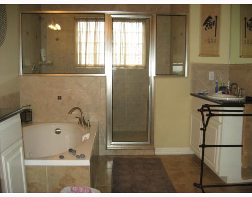 3510 Laguna Shores Road Corpus Christi, TX 78418 - Photo 5 of 5 a bathroom with a bathtub and a sink