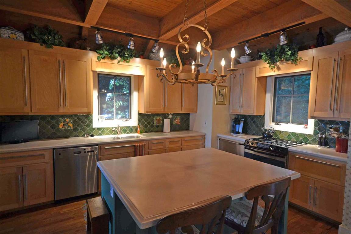 814 Reed Creek Point Hartwell, GA 30643 - Photo 2 of 28