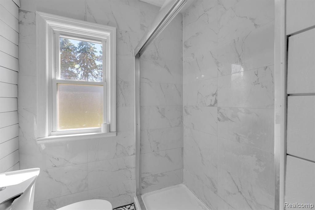 24901 Joy Road Dearborn Heights, MI 48127 - Photo 13 of 44