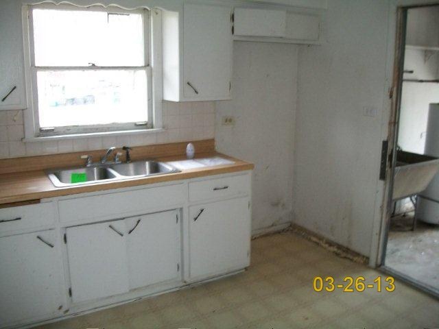 14300 Ridgeway Avenue Midlothian, IL 60445 - Photo 5 of 10 a bathroom with a sink and a window