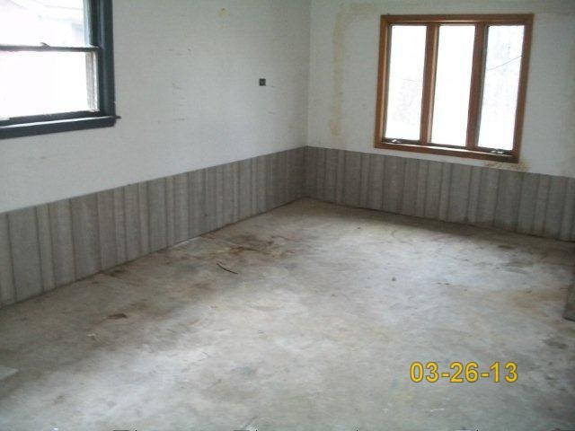 14300 Ridgeway Avenue Midlothian, IL 60445 - Photo 9 of 10 an empty room with a window