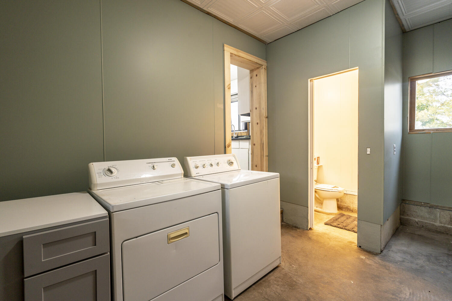 356 South Wolf Lake Road Muskegon, MI 49442 - Photo 20 of 25 356 Wolf Lake Rd-15