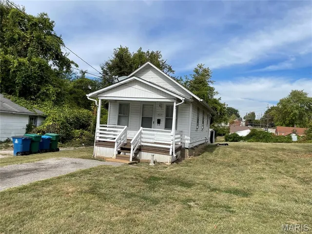 $350,000 | 437 Thrift Avenue, Riverview, MO 63137