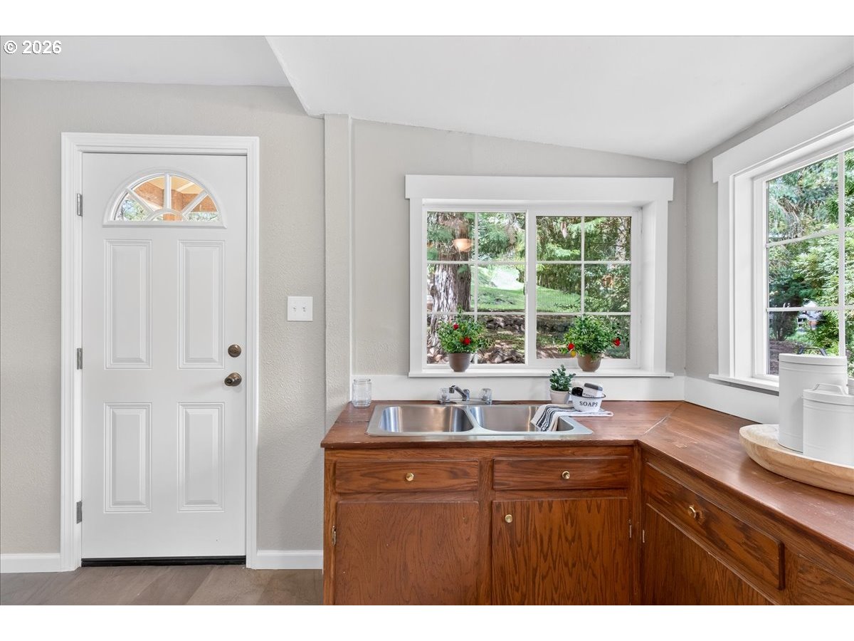 6791 Southwest Mill Road Gaston, OR 97119 - Photo 4 of 33