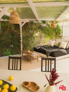 $1,299,000 | 2233 Crest Way, Los Angeles, CA 90068