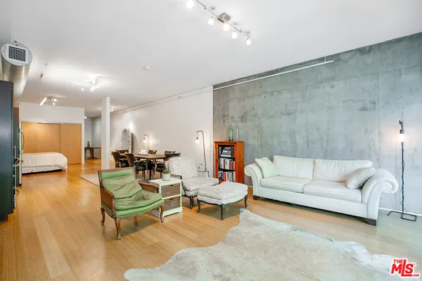 $3,000 | 1111 South Grand Avenue, Unit 506, Los Angeles, CA 90015