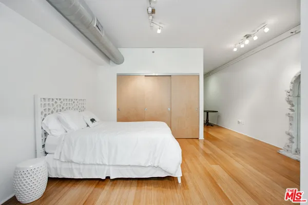 $3,000 | 1111 South Grand Avenue, Unit 506, Los Angeles, CA 90015