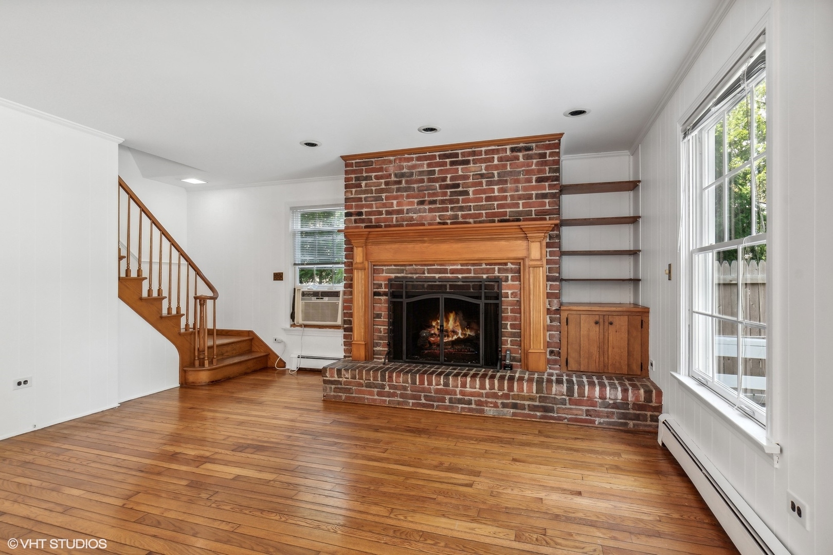 25 Washington Circle Lake Forest, IL 60045 - Photo 5 of 31 a living room with furniture and a fireplace