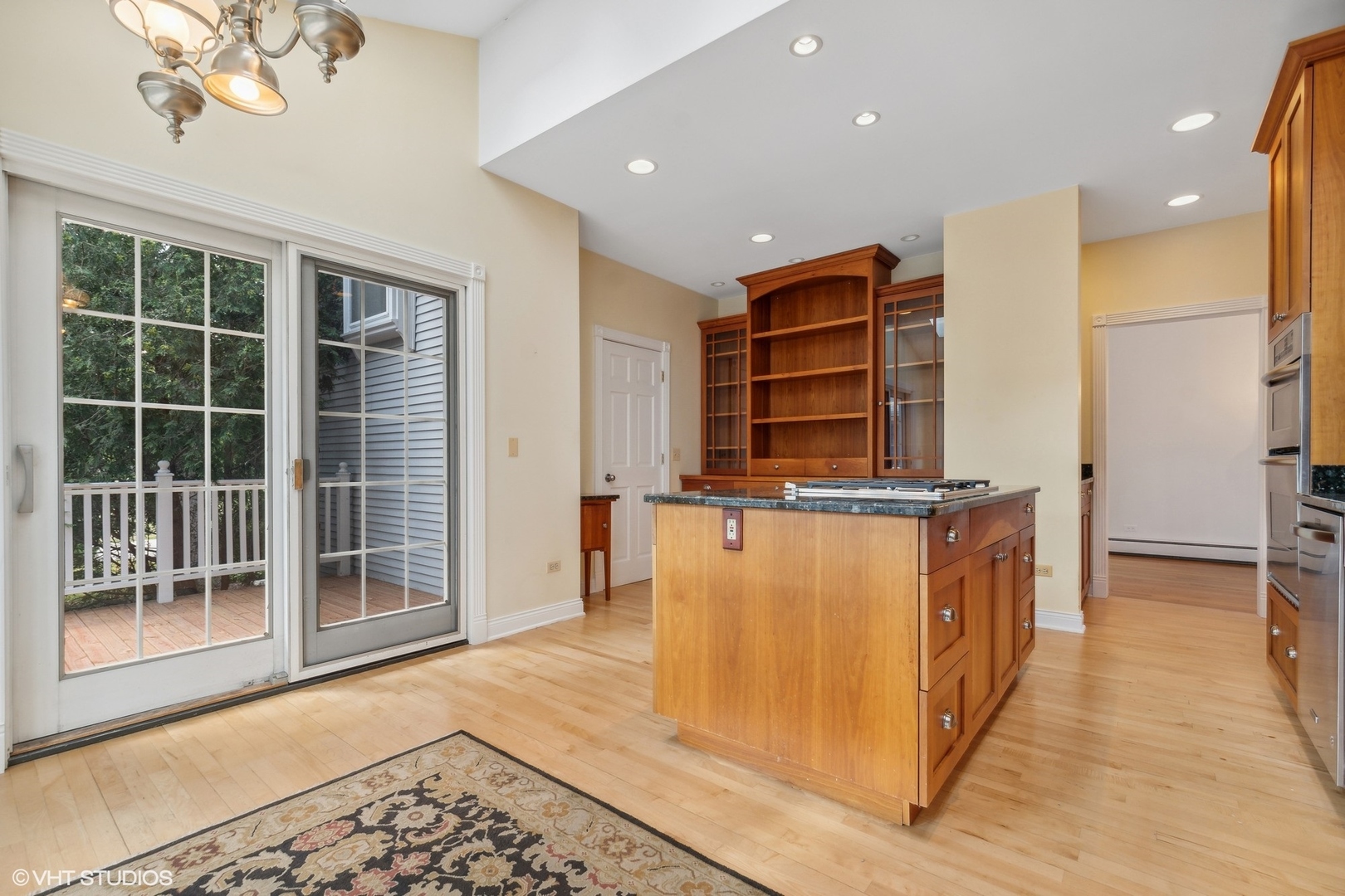 25 Washington Circle Lake Forest, IL 60045 - Photo 8 of 31 a view of a hallway with wooden floor and furniture