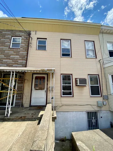 $2,200 | 16 Perrine Avenue, Unit 1, Jersey City, NJ 07306