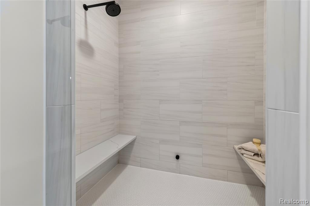 8439 Holcomb Road Clarkston, MI 48348 - Photo 28 of 64
