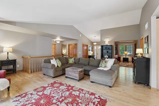 $689,000 | 919 Lochmoore Drive, Waunakee, WI 53597